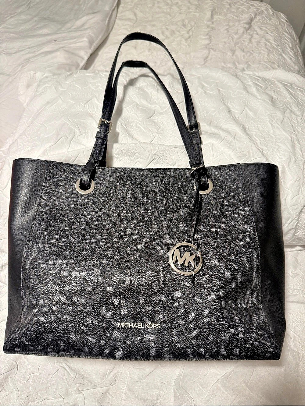 Michael Kors Voyager Large East West Signature Tote Black
